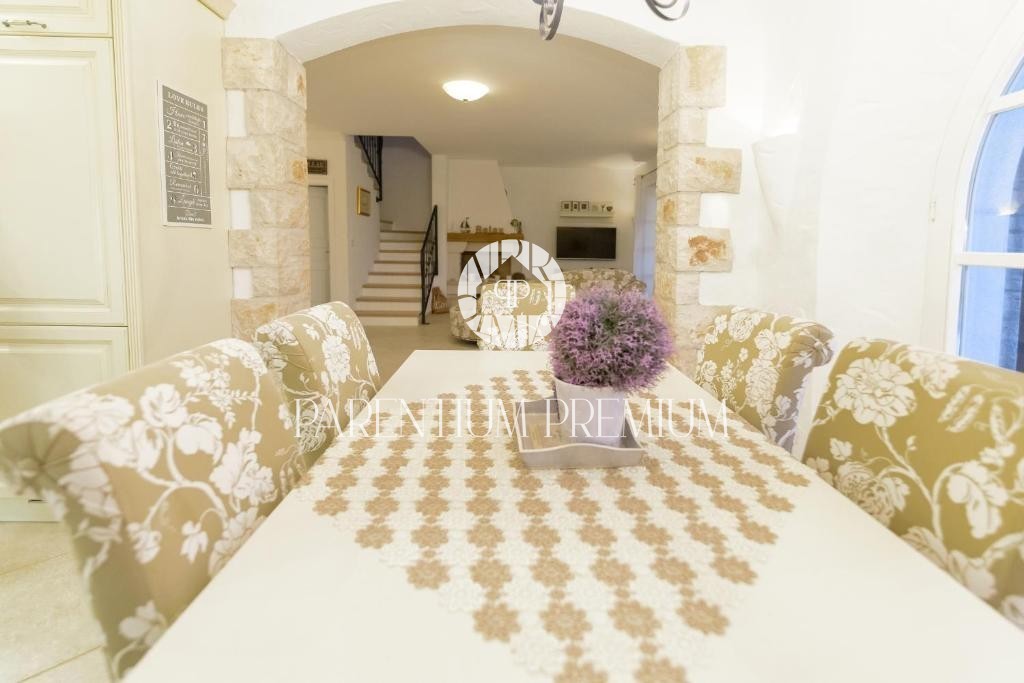 Autentica casa in stile mediterraneo con piscina