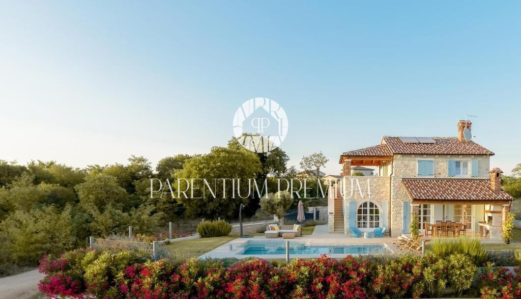 Autentica casa in stile mediterraneo con piscina