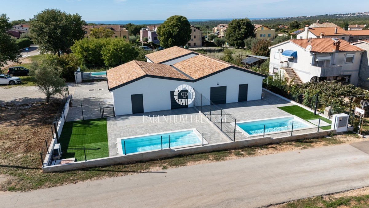 Nuova costruzione – Casa moderna al piano terra con piscina riscaldata e giardino curato