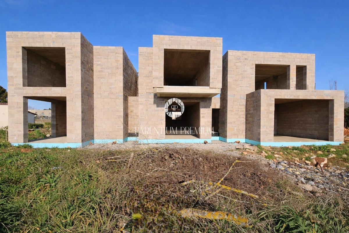 Casa ad alta efficienza energetica con vista mare e ampio giardino