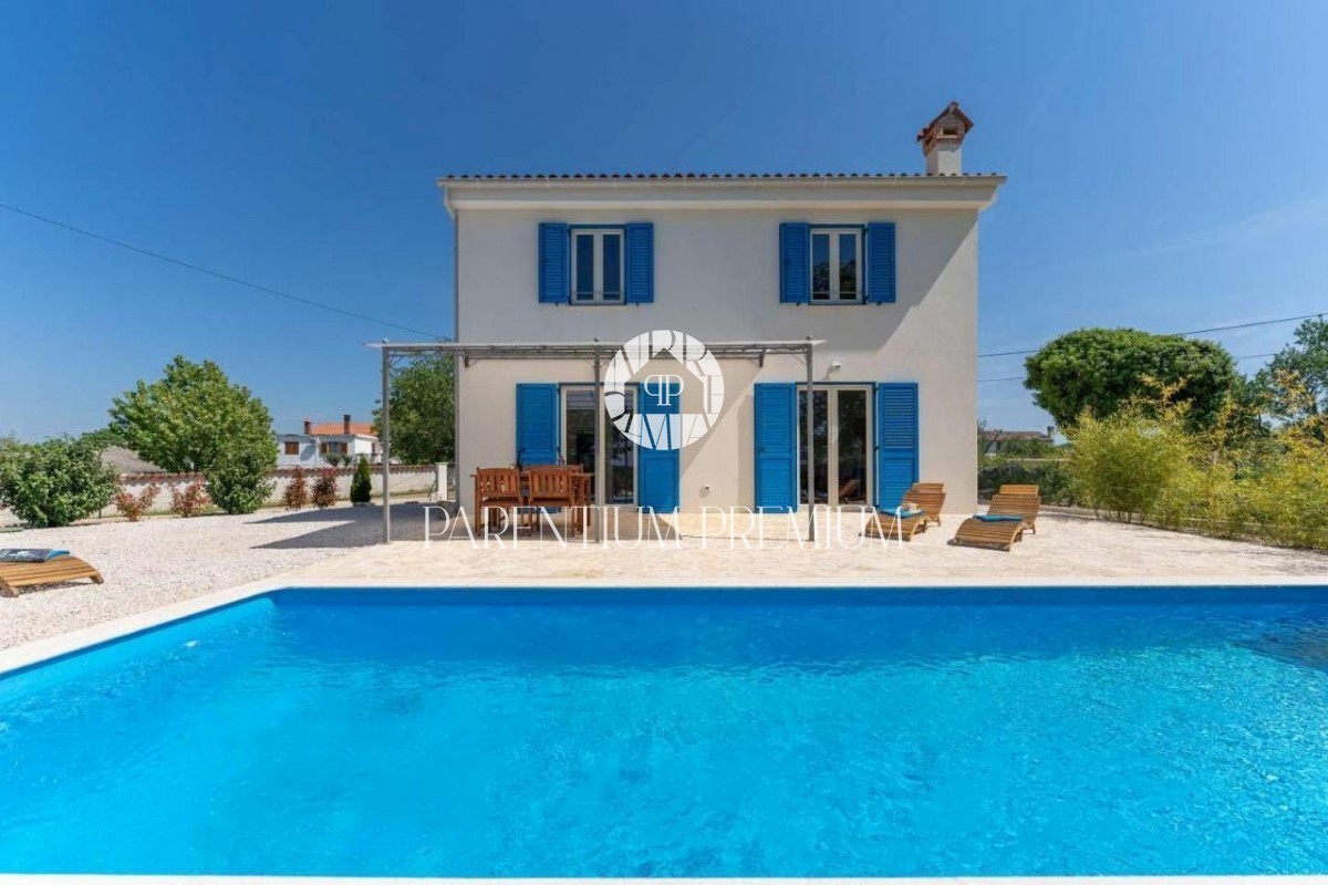 Bella villa in un villaggio tranquillo