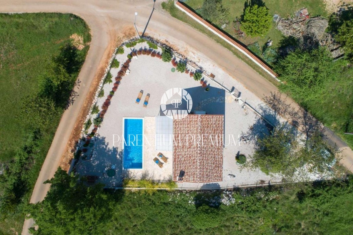 Bella villa in un villaggio tranquillo