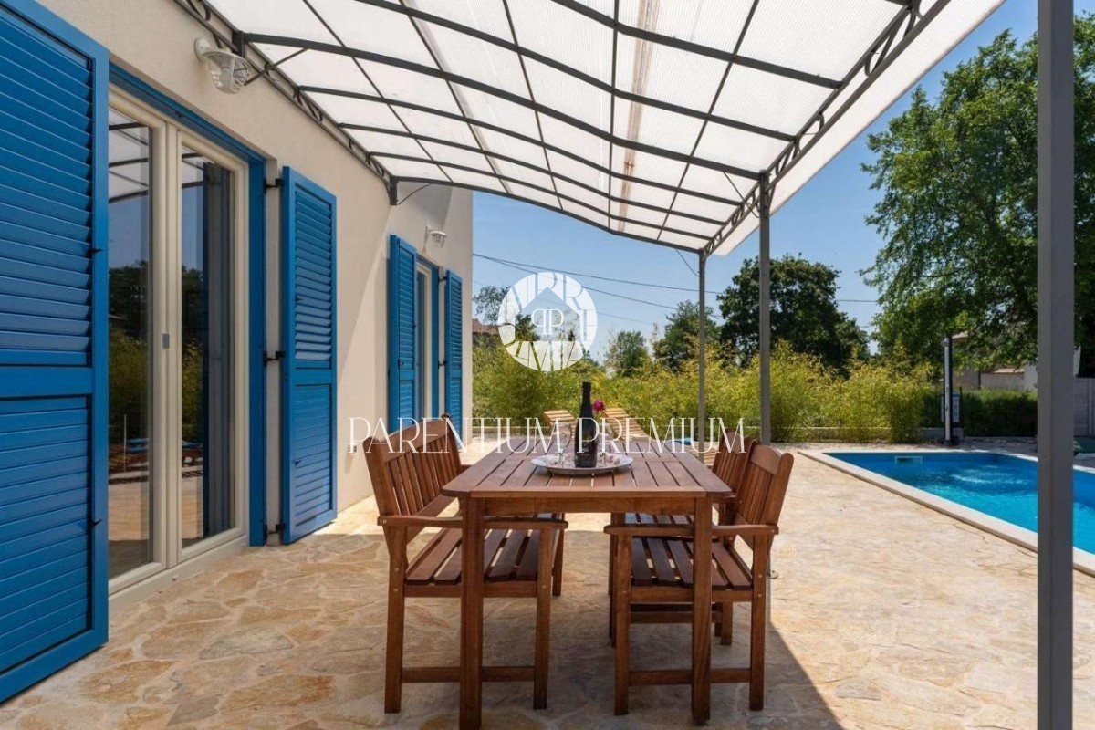 Bella villa in un villaggio tranquillo