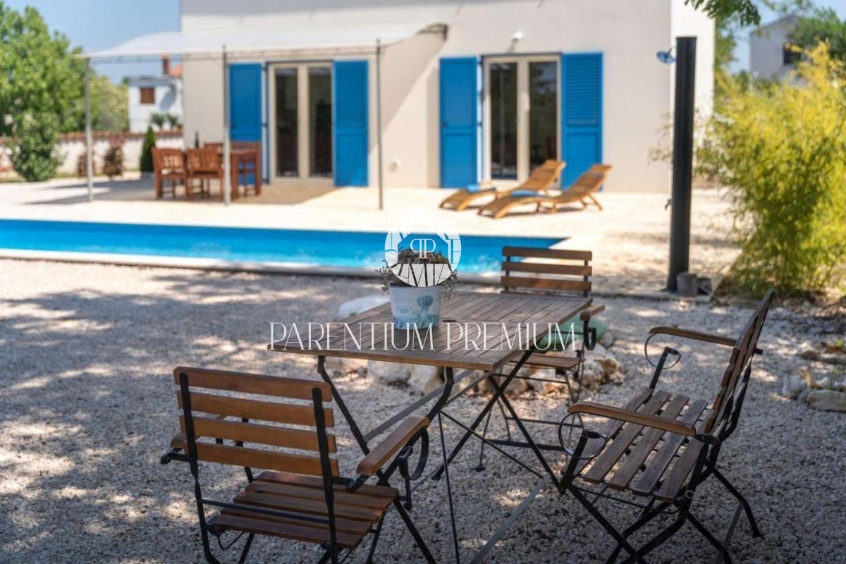 Bella villa in un villaggio tranquillo