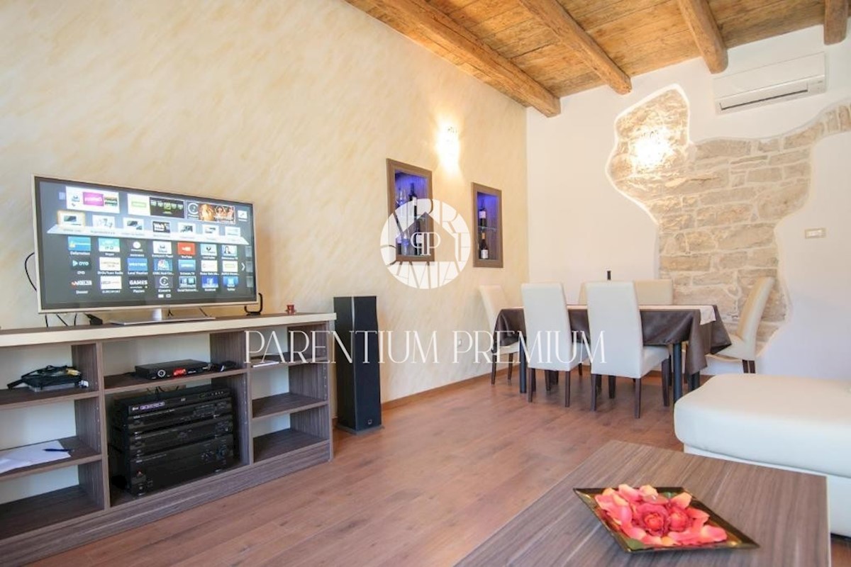 Casa in pietra d'Istria con vista mare e 4 appartamenti di lusso