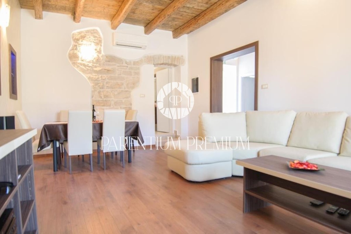 Casa in pietra d'Istria con vista mare e 4 appartamenti di lusso