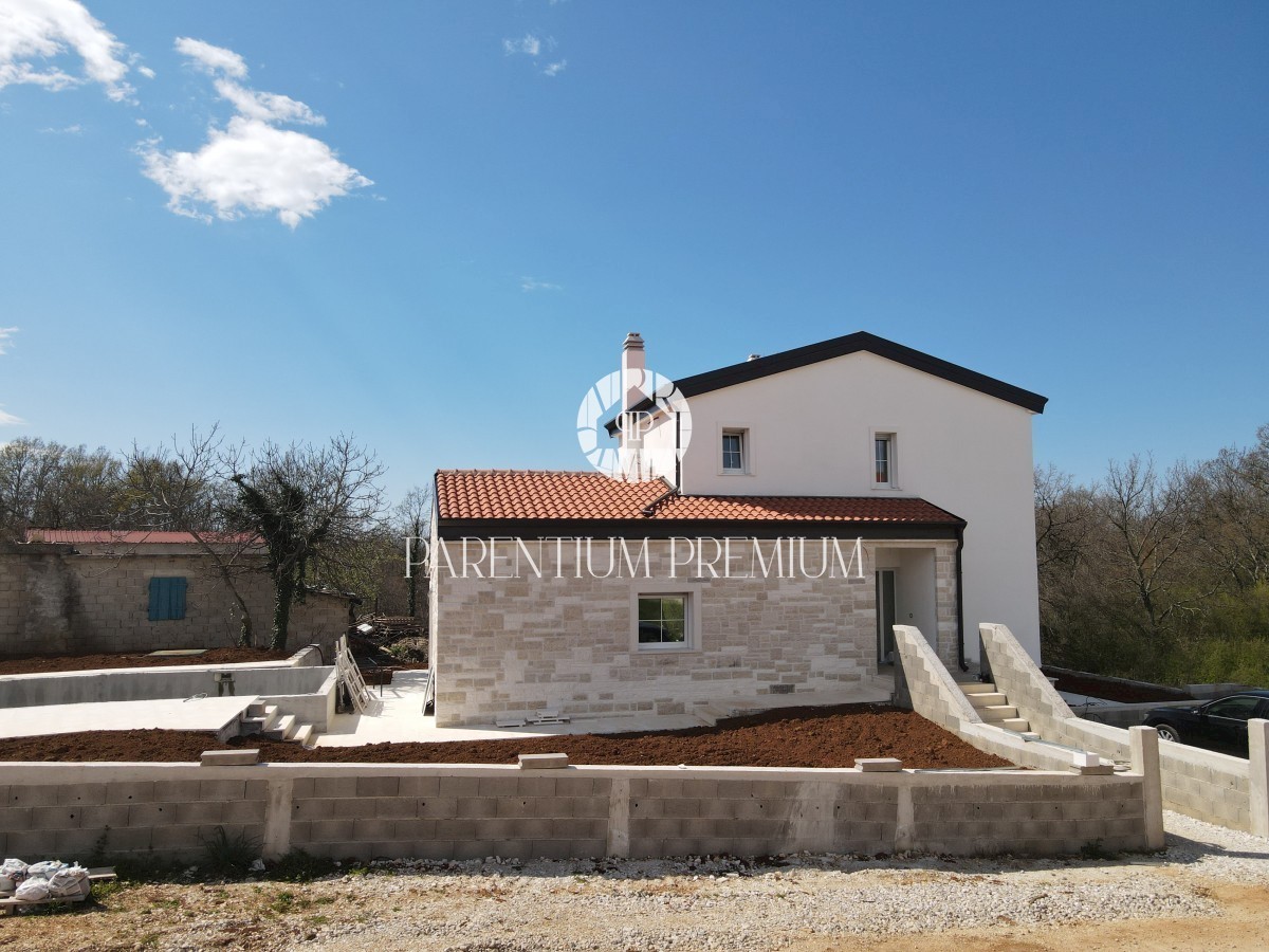 Una bella casa familiare con piscina