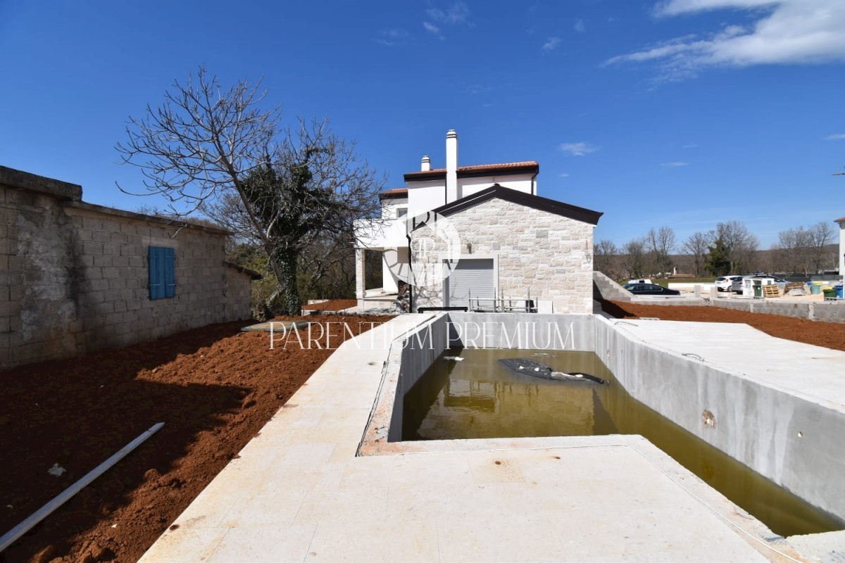 Una bella casa familiare con piscina