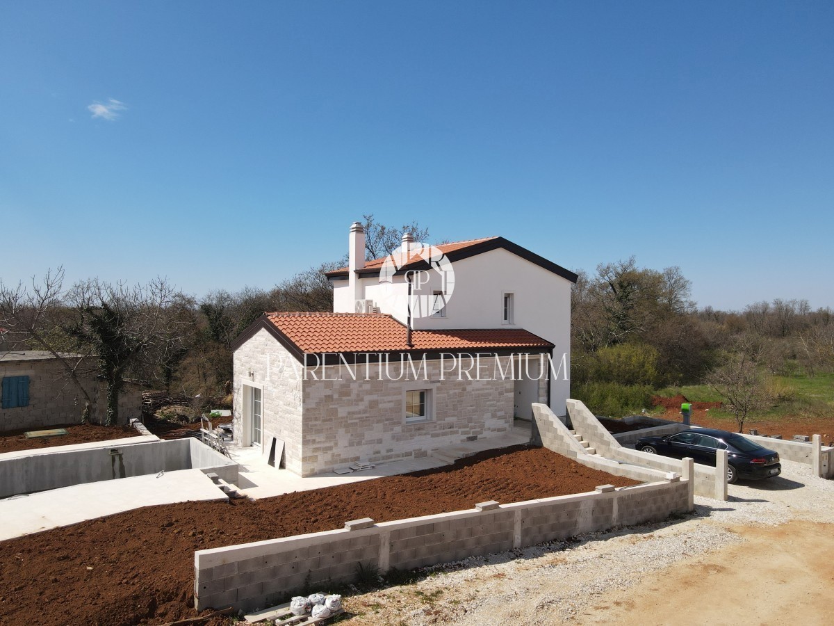 Una bella casa familiare con piscina