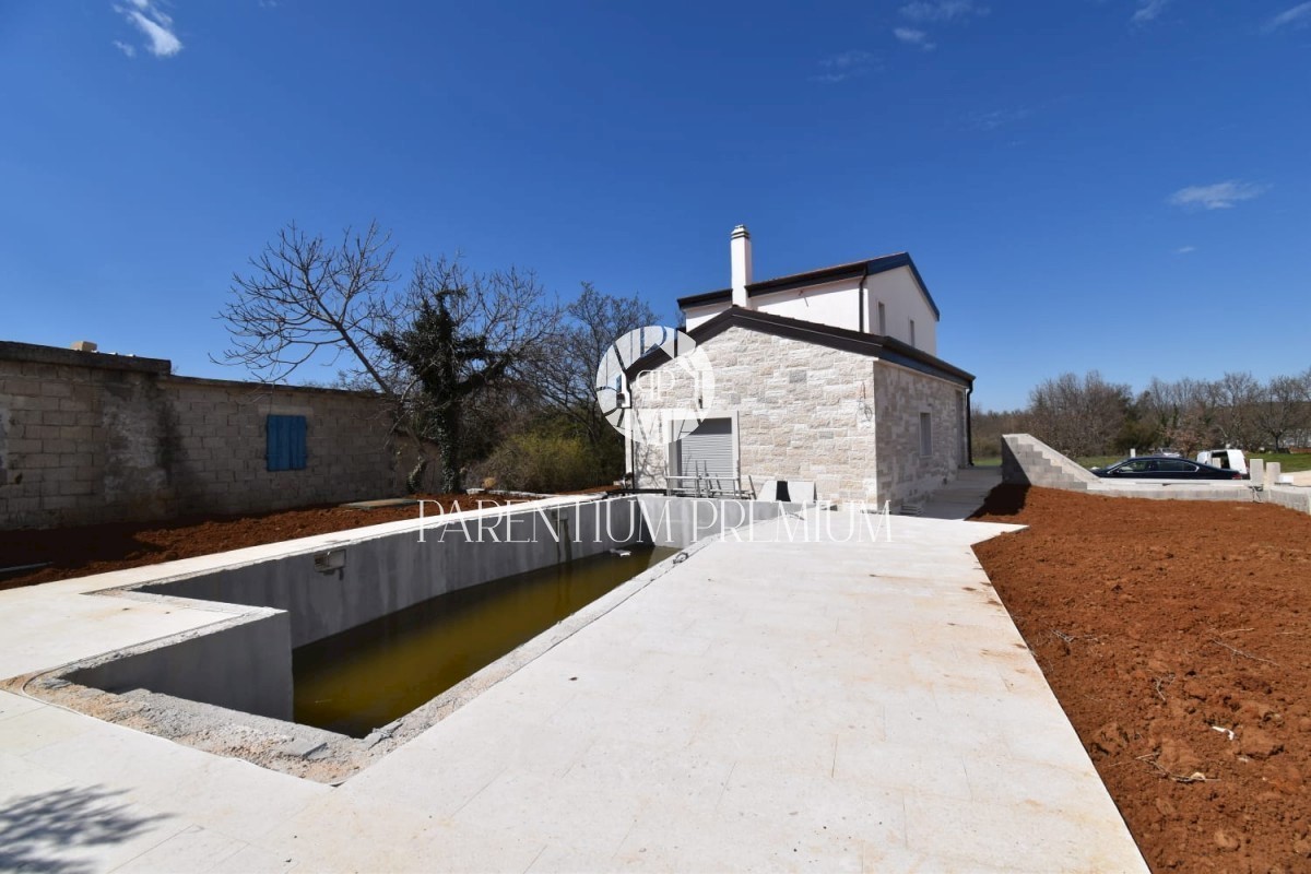 Una bella casa familiare con piscina