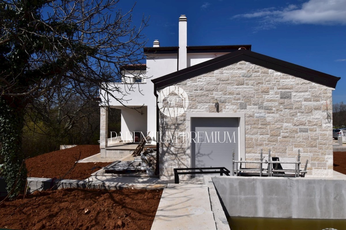 Una bella casa familiare con piscina