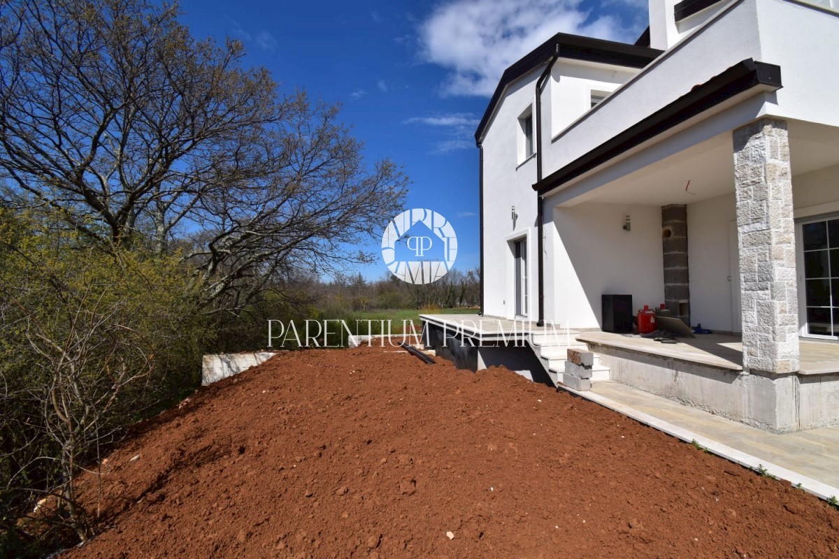 Una bella casa familiare con piscina