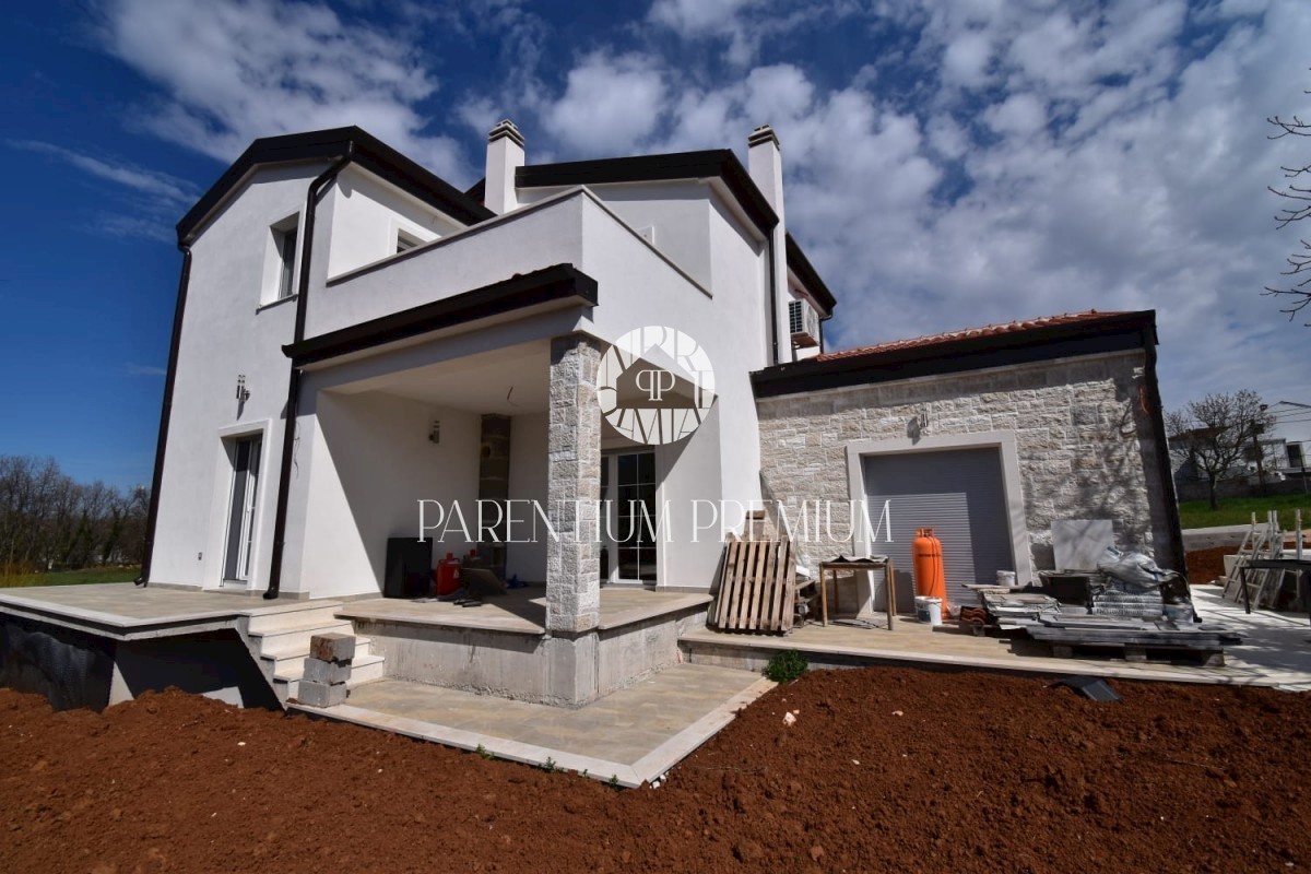 Una bella casa familiare con piscina