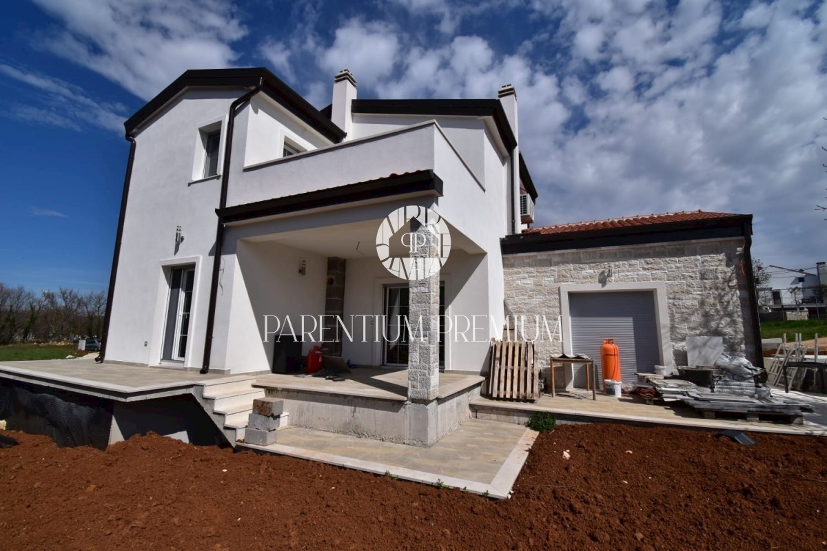 Una bella casa familiare con piscina