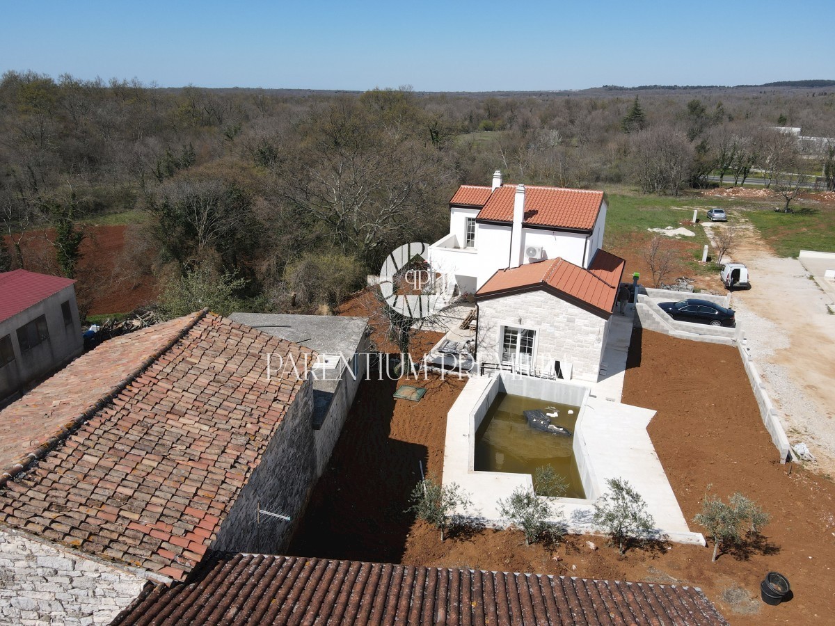 Una bella casa familiare con piscina