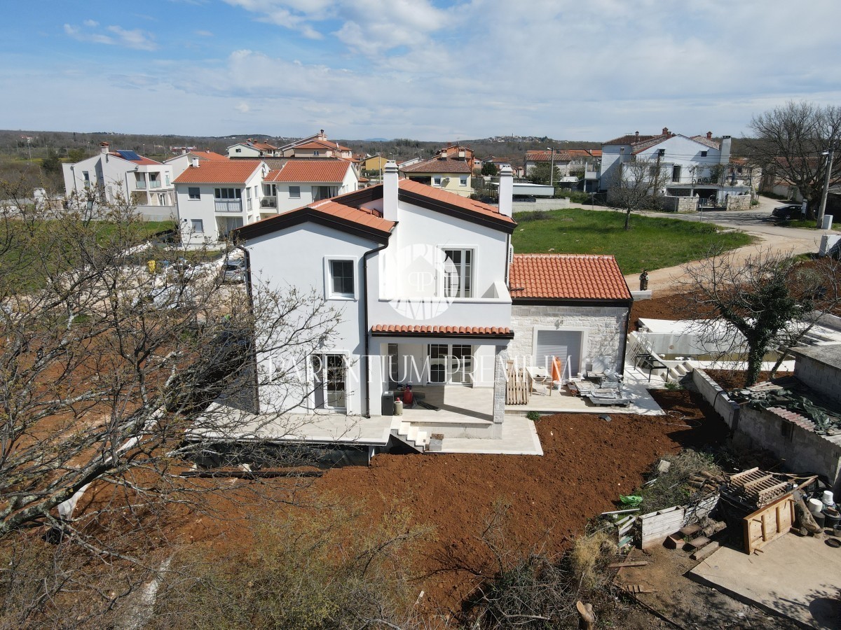 Una bella casa familiare con piscina