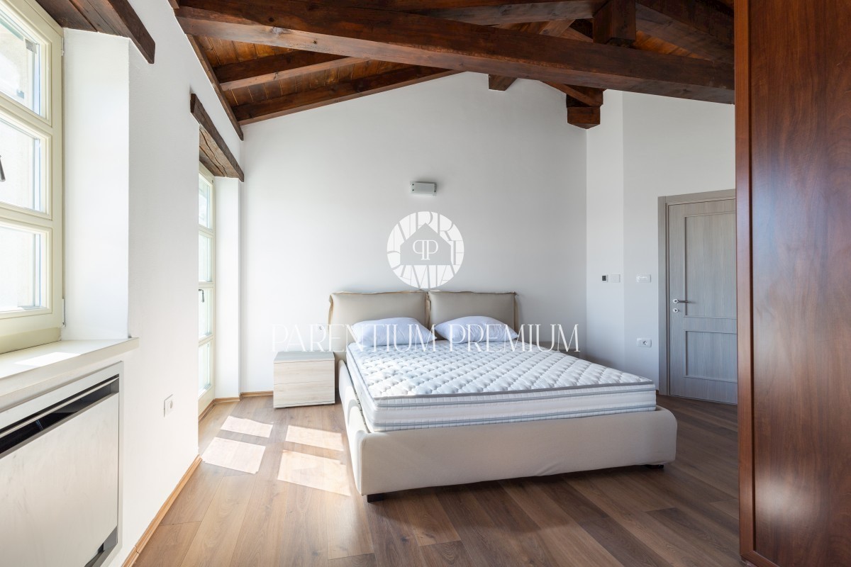 Una villa in pietra con piscina nel tradizionale stile istriano