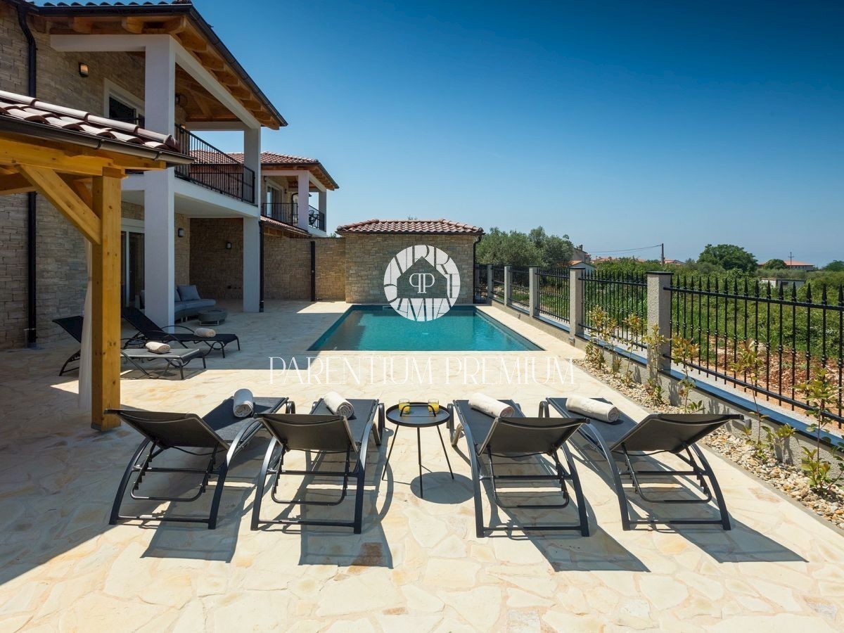 Una bella villa in pietra nelle immediate vicinanze di Parenzo