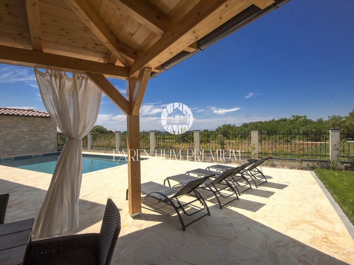 Una bella villa in pietra nelle immediate vicinanze di Parenzo