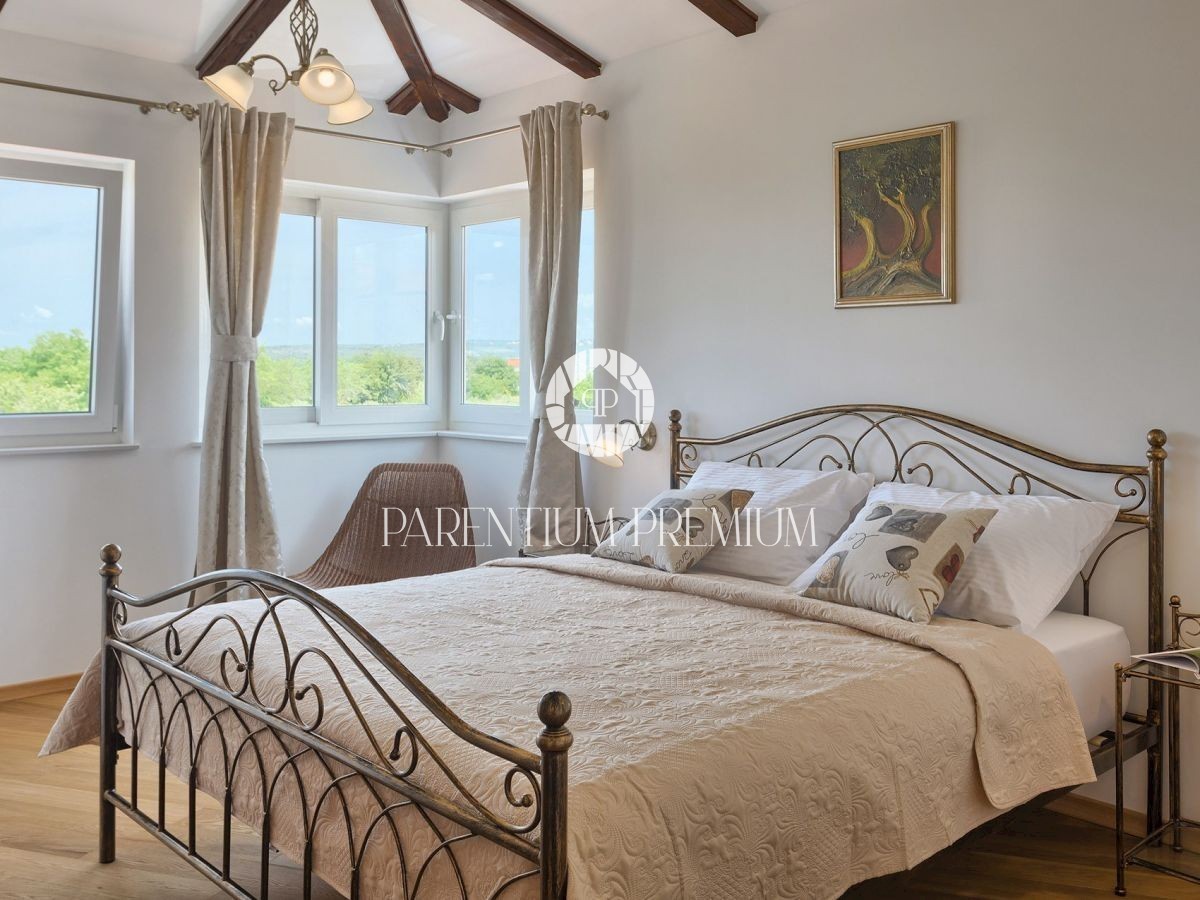 Una bella villa in pietra nelle immediate vicinanze di Parenzo