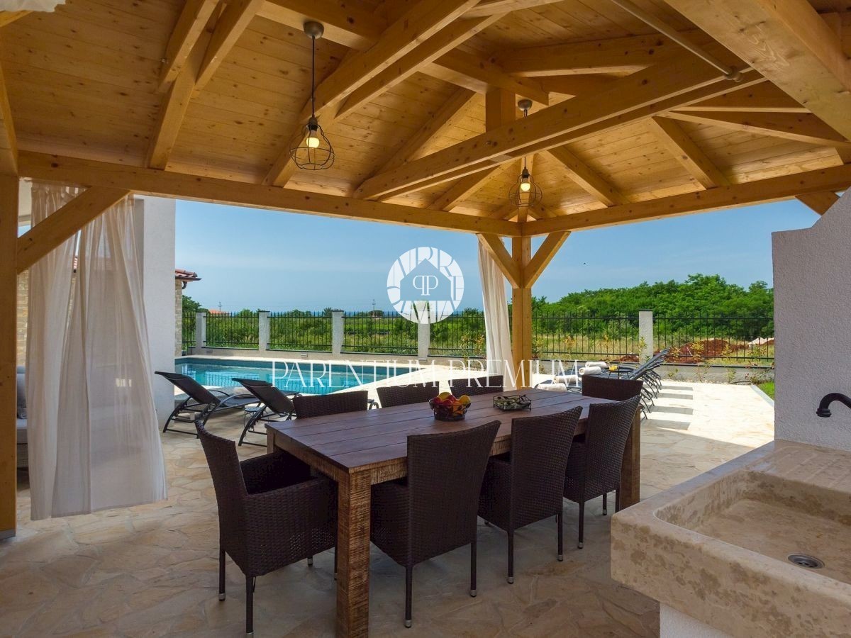 Una bella villa in pietra nelle immediate vicinanze di Parenzo