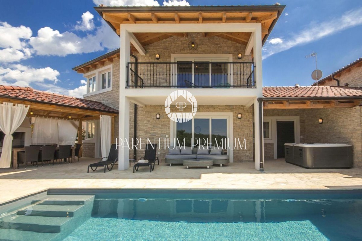 Una bella villa in pietra nelle immediate vicinanze di Parenzo