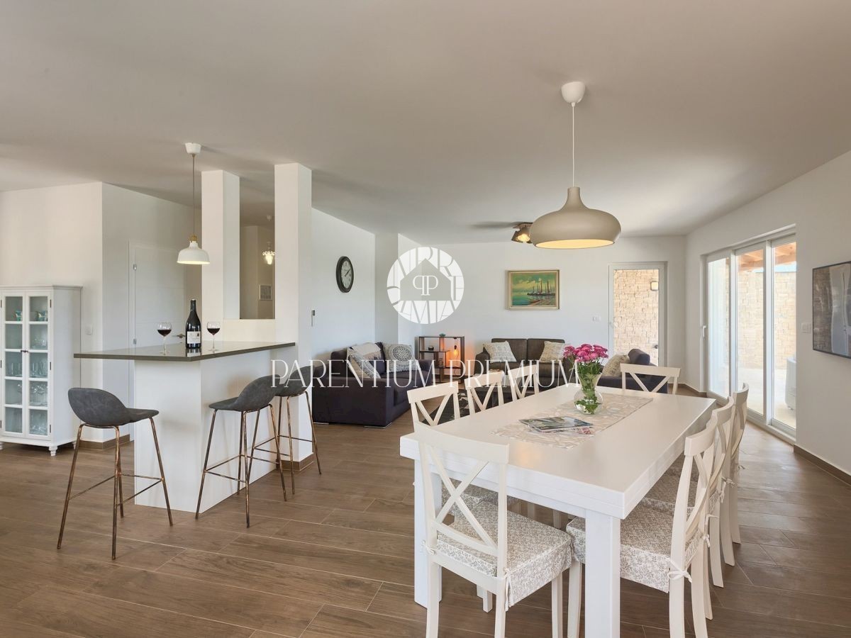 Una bella villa in pietra nelle immediate vicinanze di Parenzo
