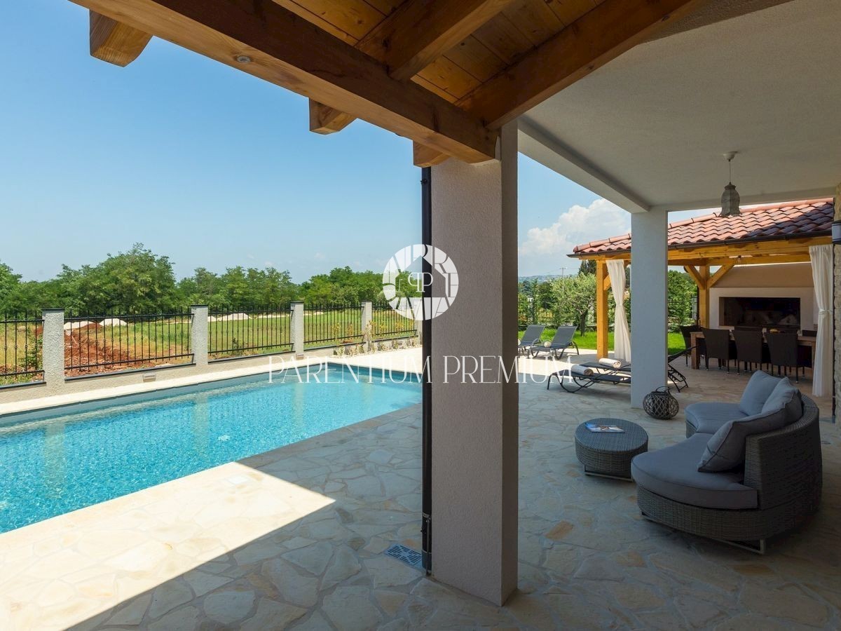 Una bella villa in pietra nelle immediate vicinanze di Parenzo