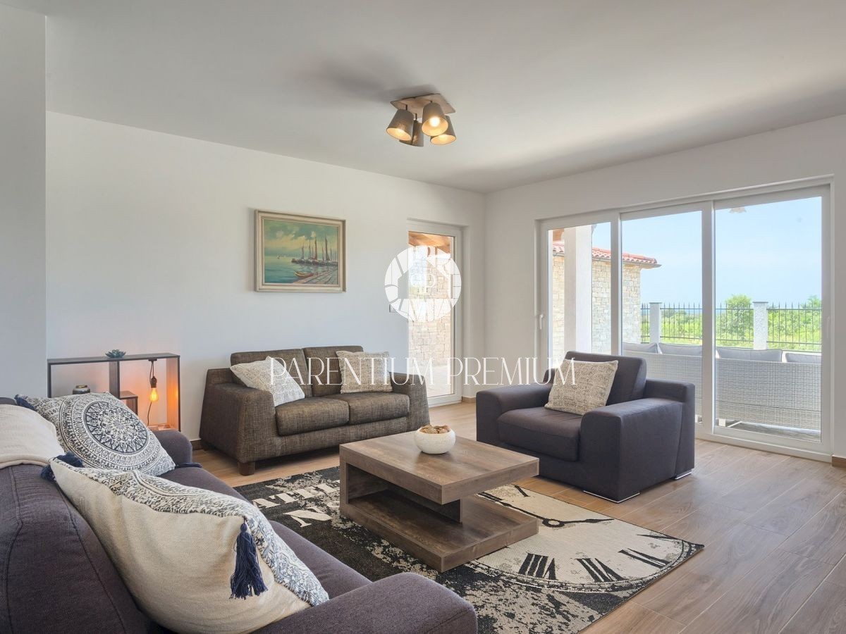 Una bella villa in pietra nelle immediate vicinanze di Parenzo