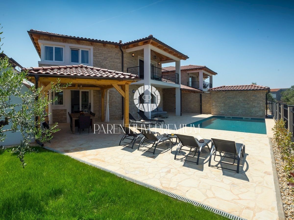 Una bella villa in pietra nelle immediate vicinanze di Parenzo