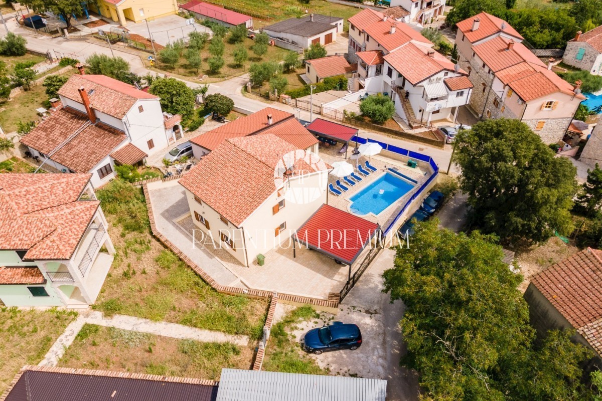 Casa con tre unità abitative