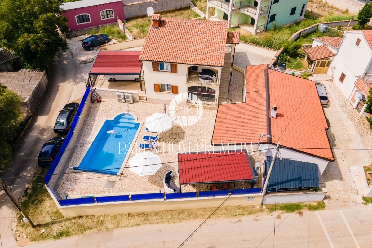 Casa con tre unità abitative