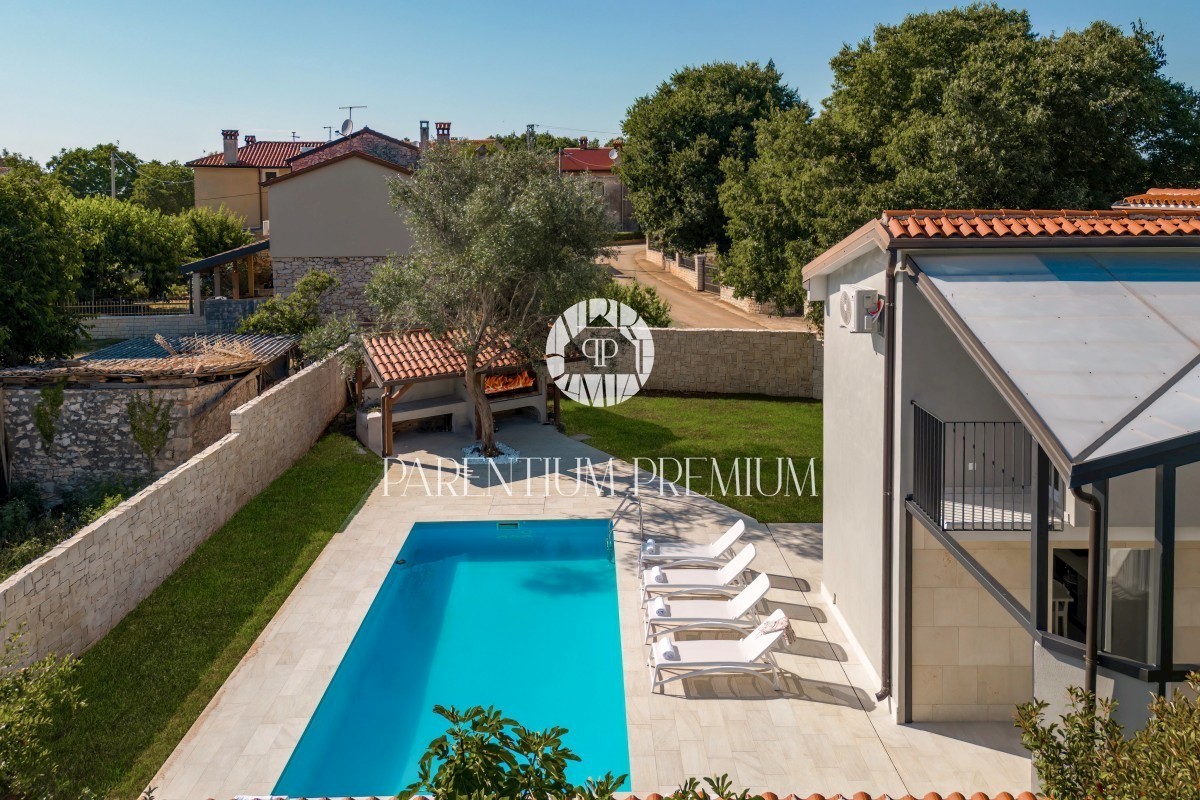 Perfezione di stile e comfort: Villa di lusso con piscina