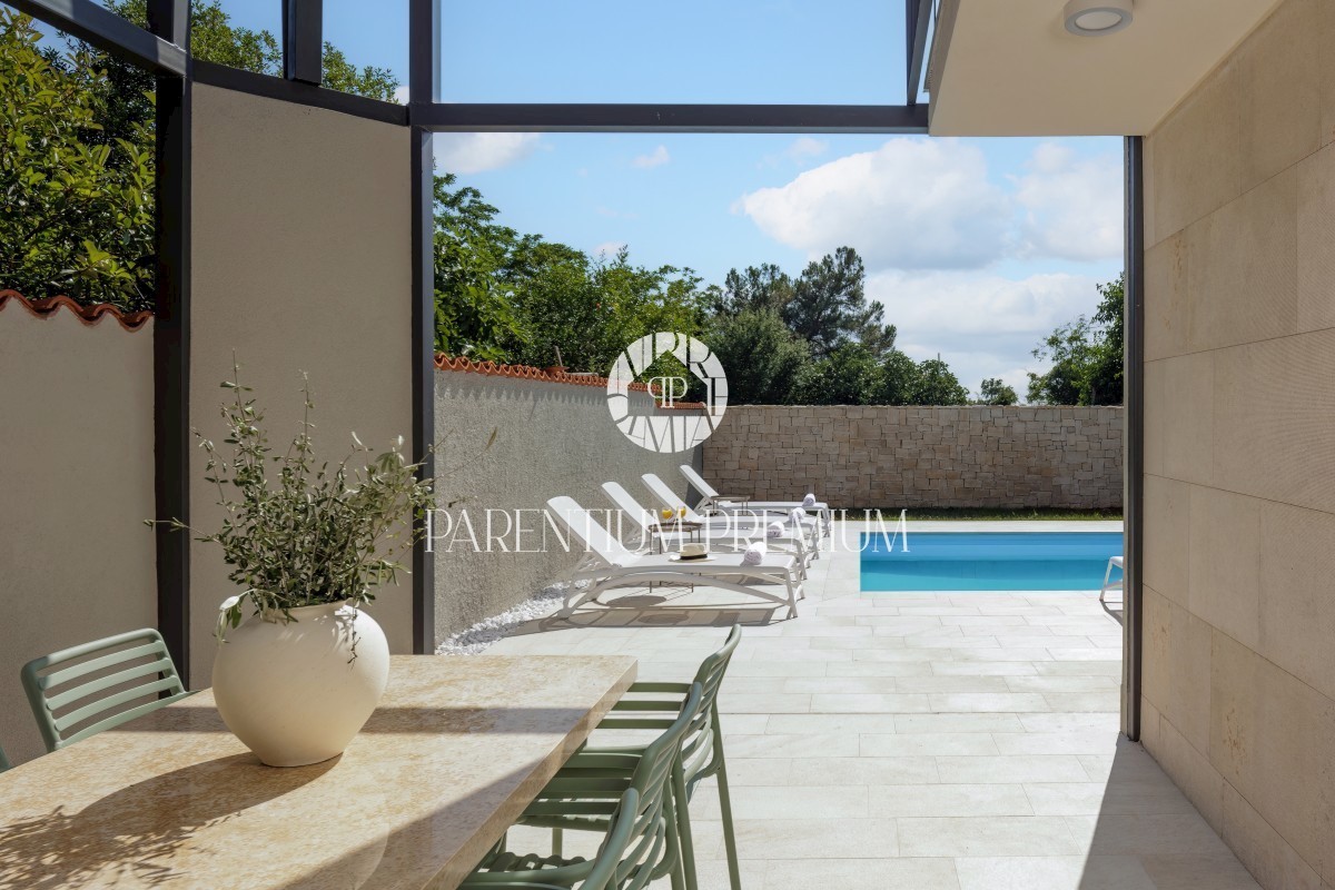 Perfezione di stile e comfort: Villa di lusso con piscina