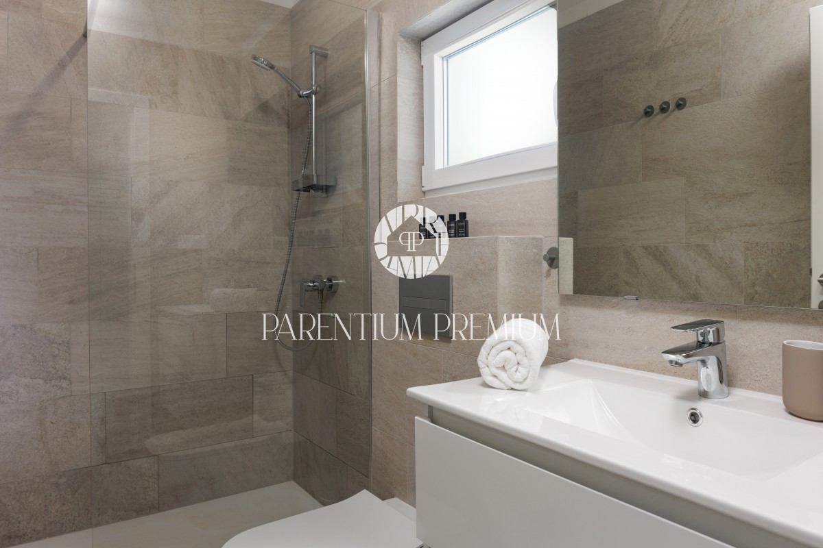 Perfezione di stile e comfort: Villa di lusso con piscina