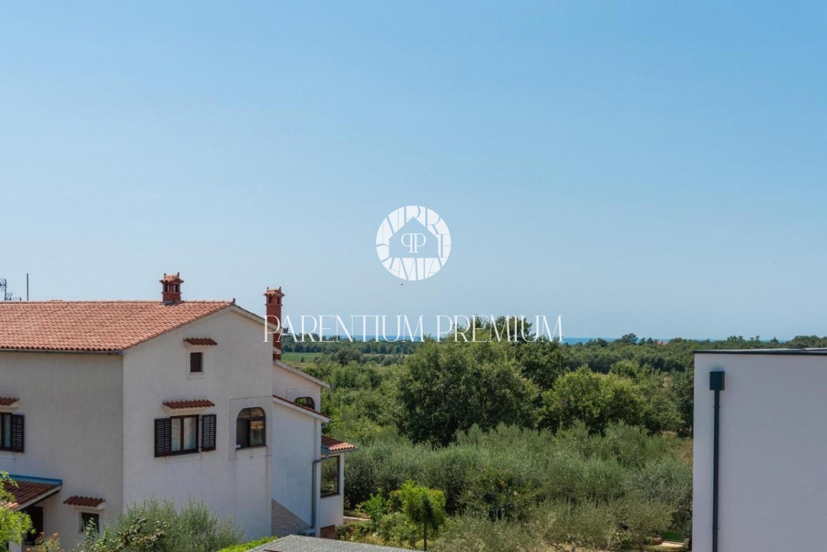Villa completamente attrezzata con piscina e vista mare vicino a Parenzo e alla spiaggia