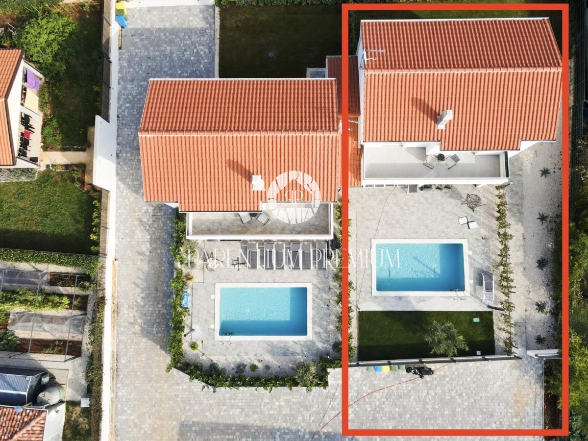 Villa completamente attrezzata con piscina e vista mare vicino a Parenzo e alla spiaggia