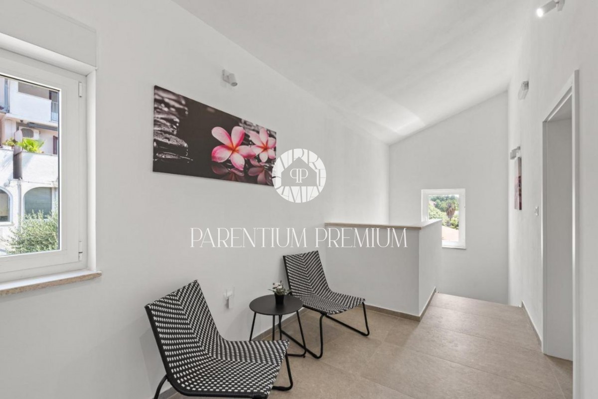 Villa completamente attrezzata con piscina e vista mare vicino a Parenzo e alla spiaggia