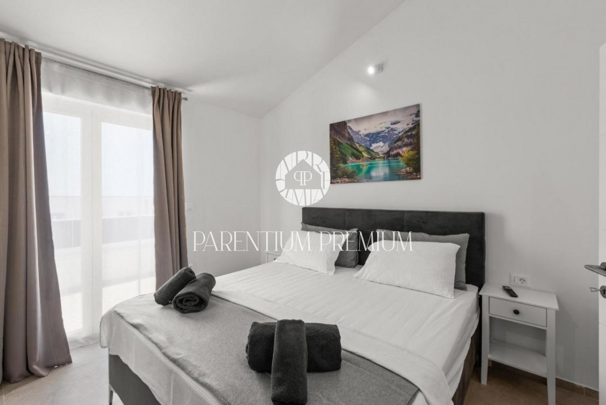 Villa completamente attrezzata con piscina e vista mare vicino a Parenzo e alla spiaggia