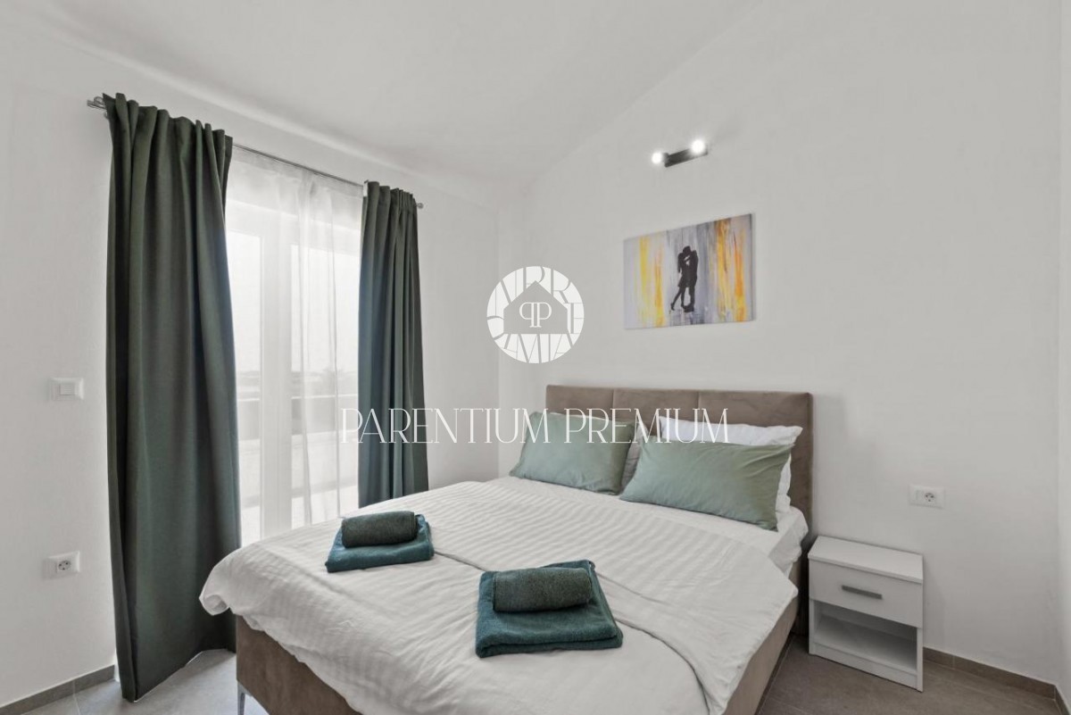 Villa completamente attrezzata con piscina e vista mare vicino a Parenzo e alla spiaggia