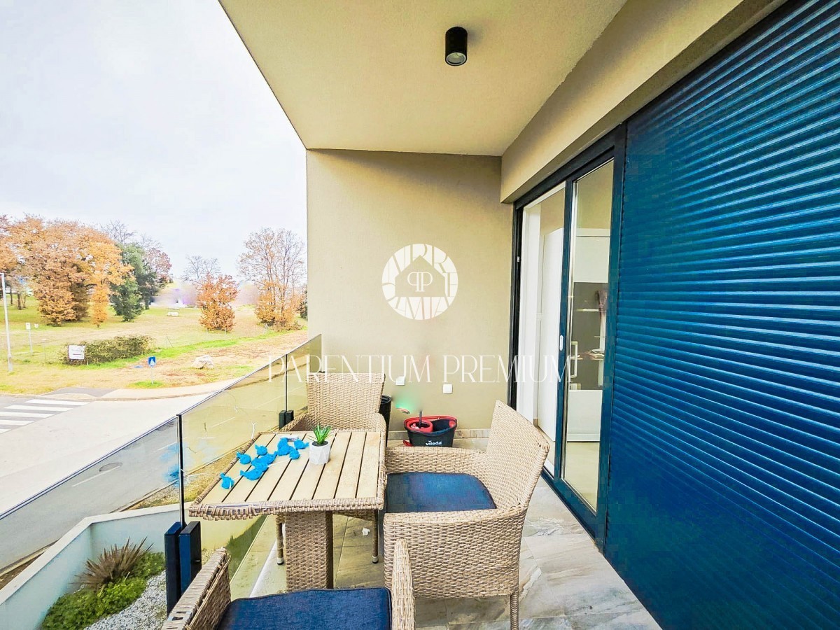 Nuovo appartamento moderno con balcone, a 900 metri dal mare