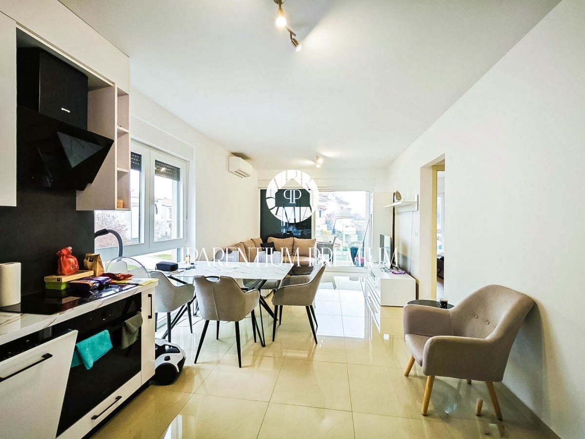 Nuovo appartamento moderno con balcone, a 900 metri dal mare