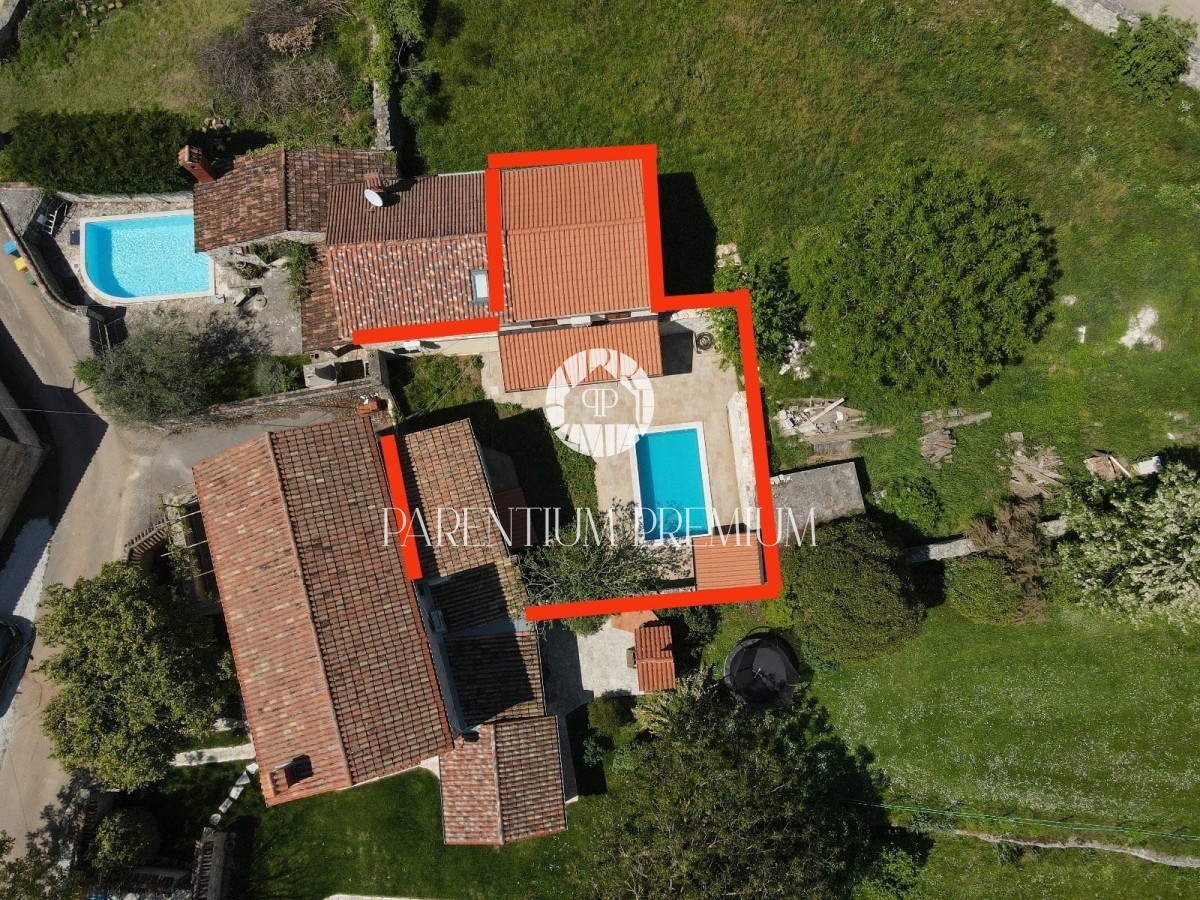 OPPORTUNITÀ!!! Intima proprietà istriana con piscina e 2 unità abitative
