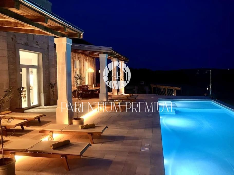 Unica villa ristrutturata – ex scuola rurale con piscina e wellness nel cuore dell'Istria