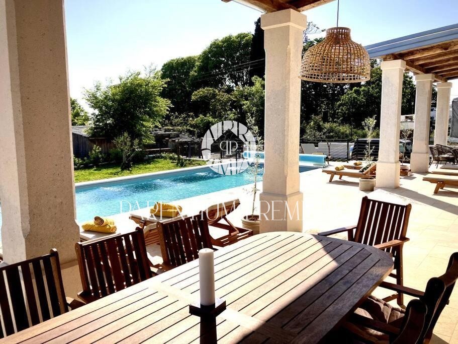 Unica villa ristrutturata – ex scuola rurale con piscina e wellness nel cuore dell'Istria