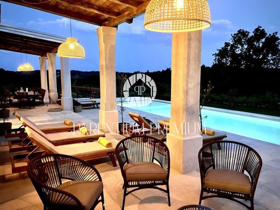 Unica villa ristrutturata – ex scuola rurale con piscina e wellness nel cuore dell'Istria