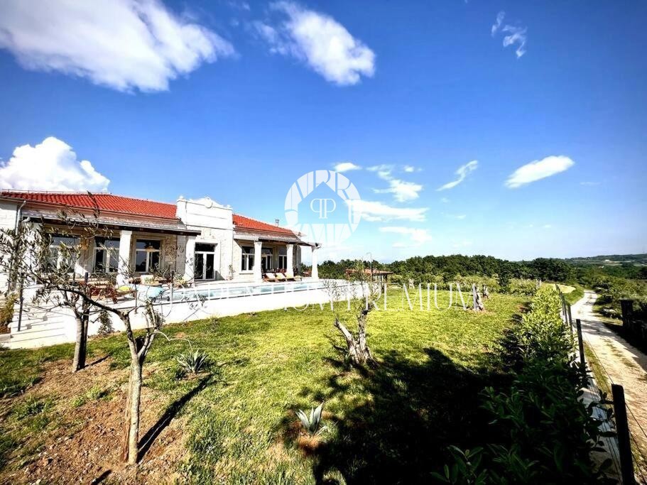 Unica villa ristrutturata – ex scuola rurale con piscina e wellness nel cuore dell'Istria