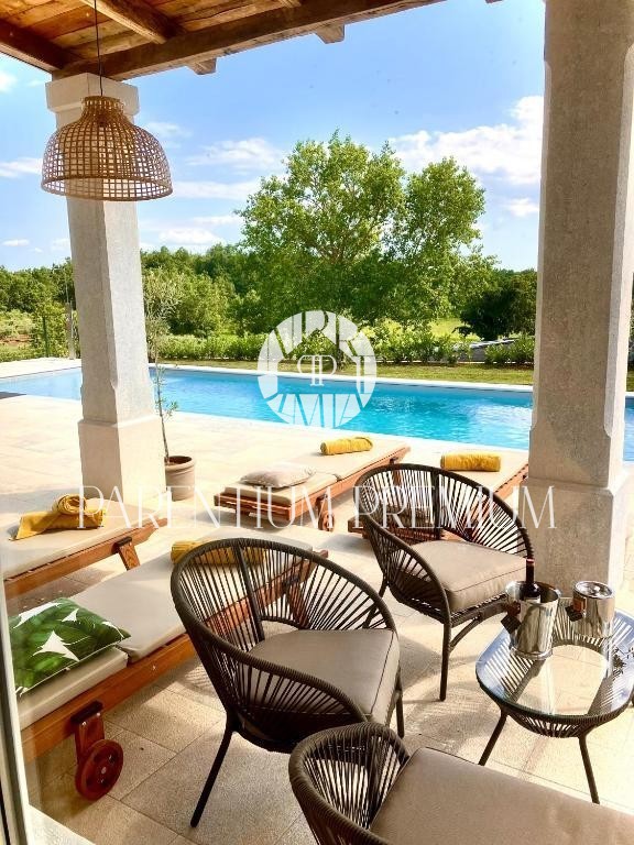 Unica villa ristrutturata – ex scuola rurale con piscina e wellness nel cuore dell'Istria