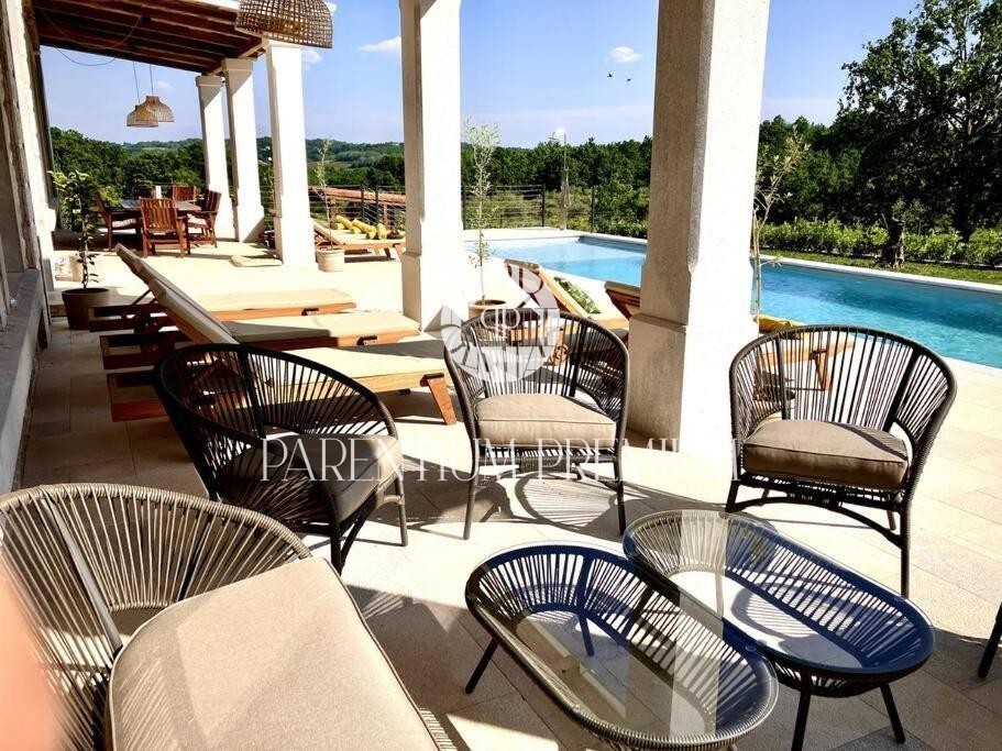 Unica villa ristrutturata – ex scuola rurale con piscina e wellness nel cuore dell'Istria