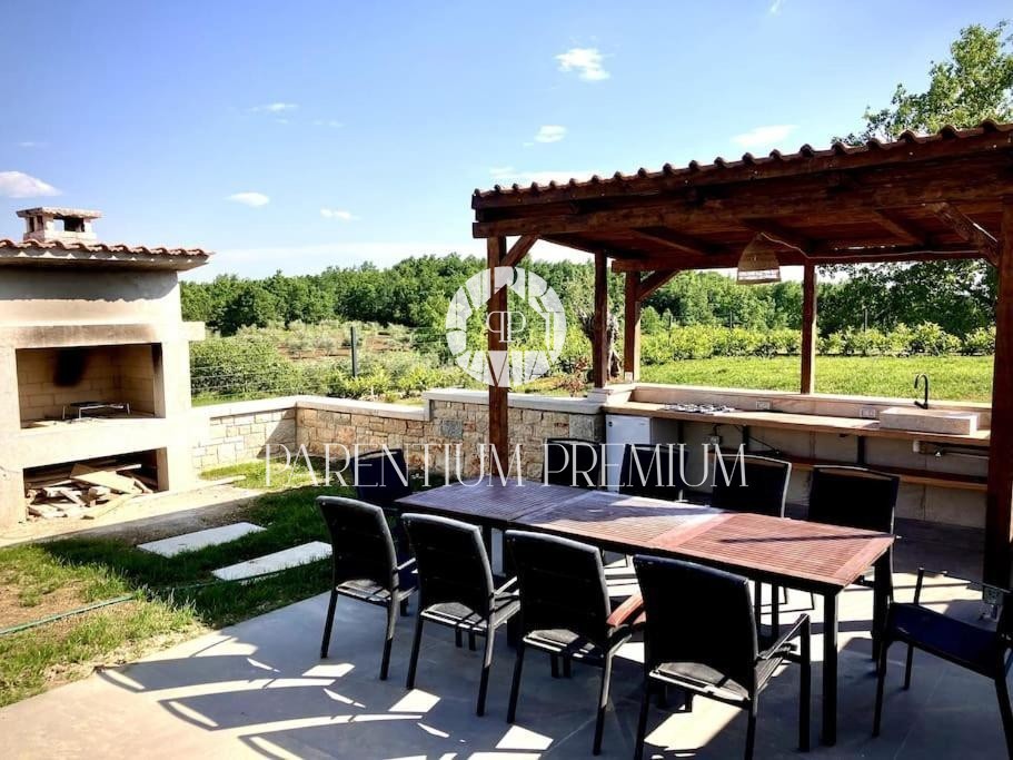 Unica villa ristrutturata – ex scuola rurale con piscina e wellness nel cuore dell'Istria